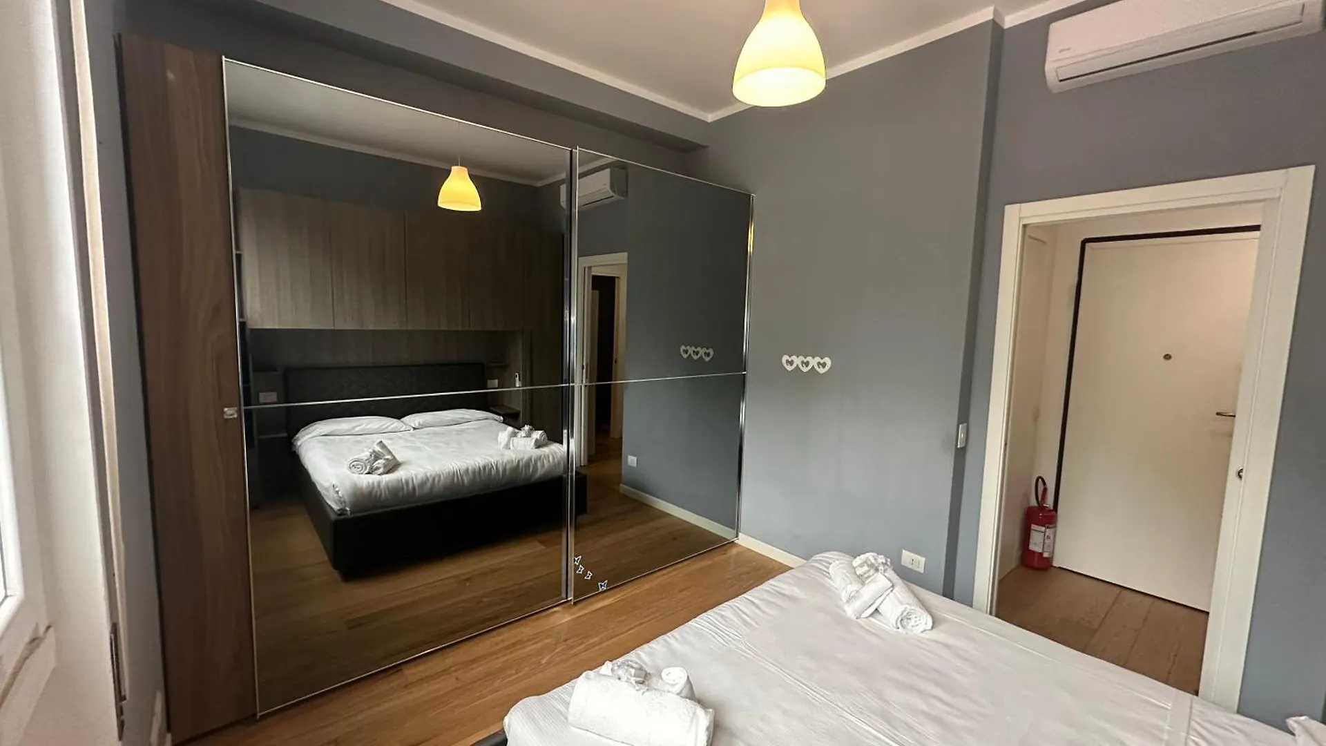 Apartment Metro Famagosta - Modern Suite Free Wifi & Parking Milan Italy
